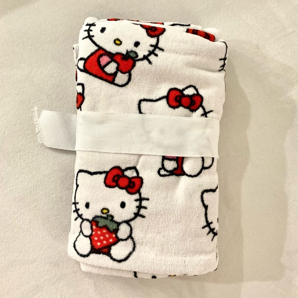 NWT 2 pack Hello Kitty Sanrio hand towel